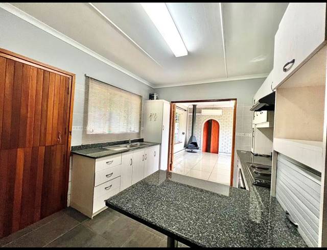 4 BEDROOM HOUSE FOR SALE IN CLARENDON